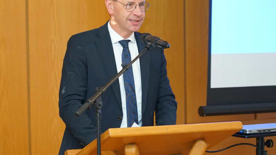 Bürgermeister Ulrich Berger begrüßte die Anwesenden bei der Gründung des Freundeskreises der Franziskanerinnen Salzkotten. Foto: Michael Bodin / fcjm-presse