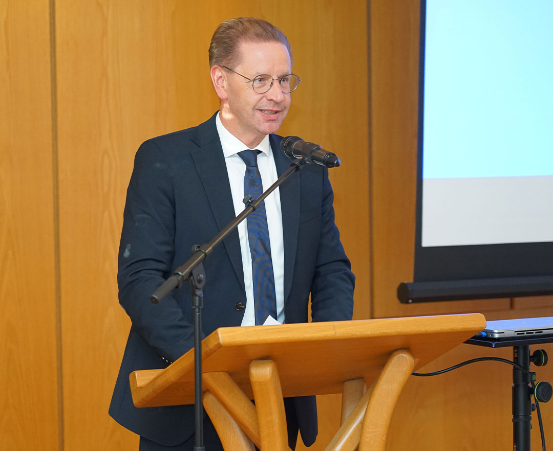 Bürgermeister Ulrich Berger begrüßte die Anwesenden bei der Gründung des Freundeskreises der Franziskanerinnen Salzkotten. Foto: Michael Bodin / fcjm-presse